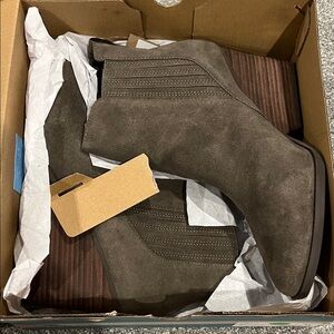 Toms Women's Green Ankle Boots